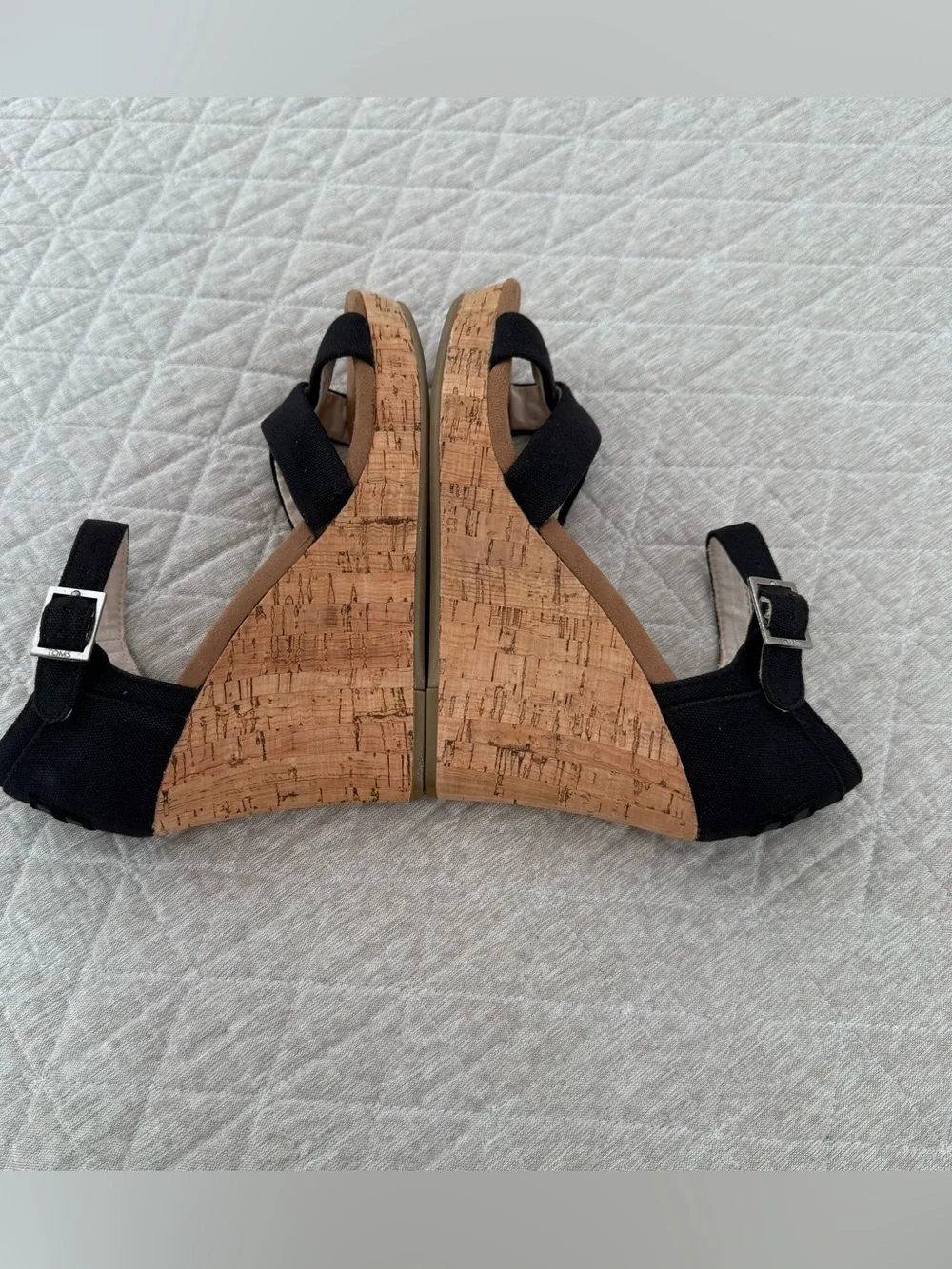 Like New TOMS Sienna Black Canvas Strap Wedge Sandal Cork Heel Size 8